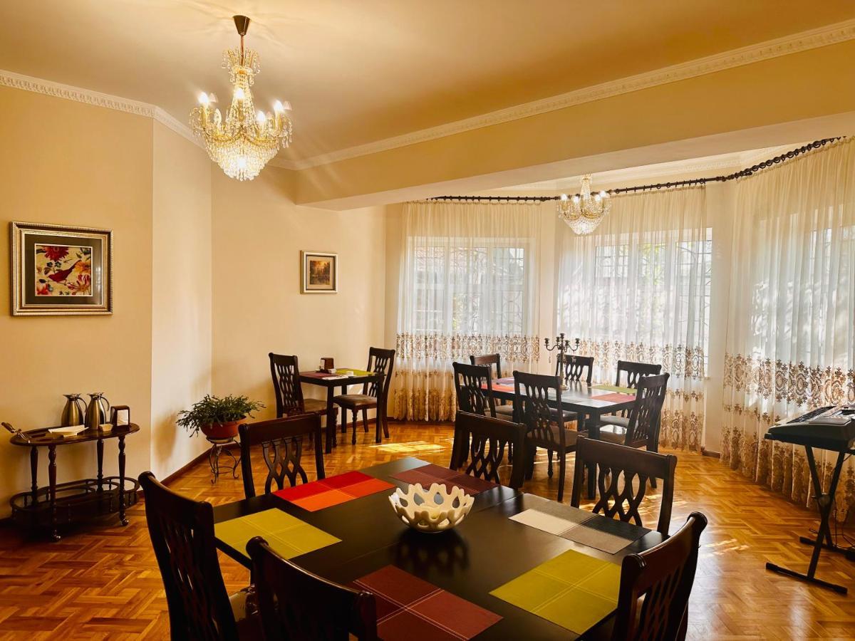 Astoria Garden Hotel Bișkek Exterior foto