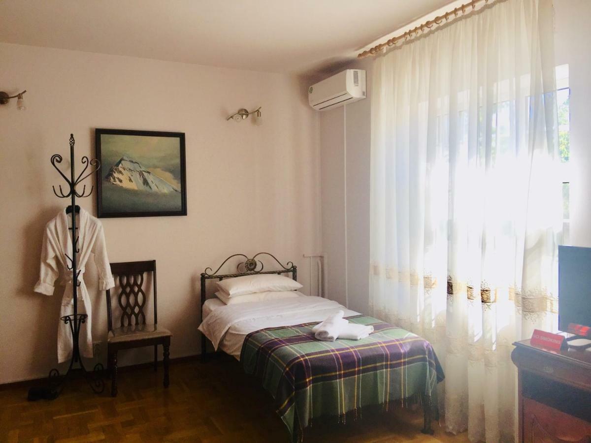 Astoria Garden Hotel Bișkek Exterior foto